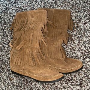 Minnetonka fringe boots size 8
